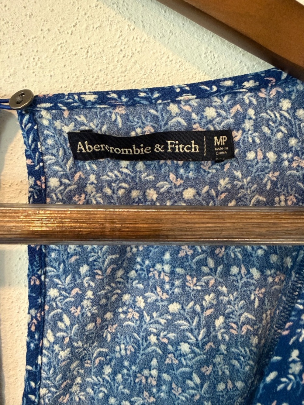 Abercrombie and Fitch Blue Micro Floral Jumpsuit Vneck Tie Front Keyhole Back - Picture 5 of 10